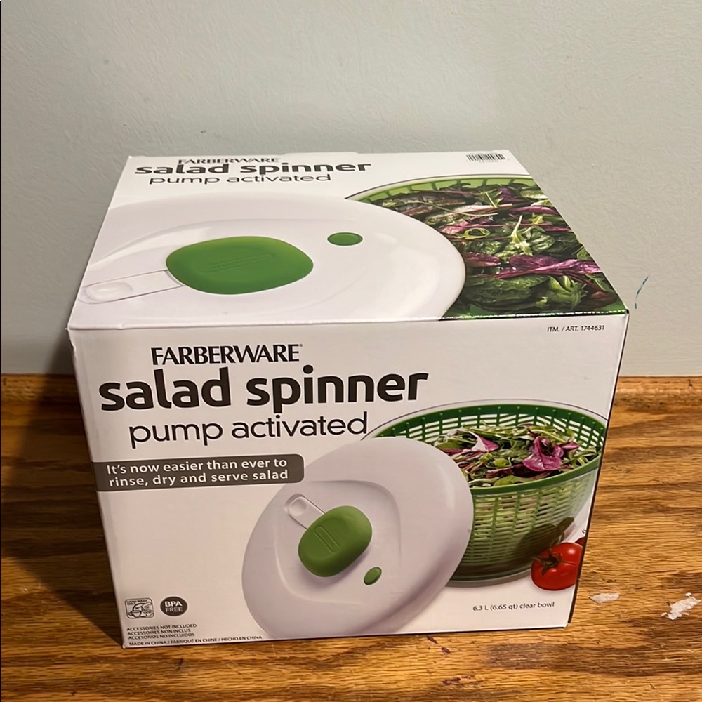 Farberware Salad Spinner with Green Accents